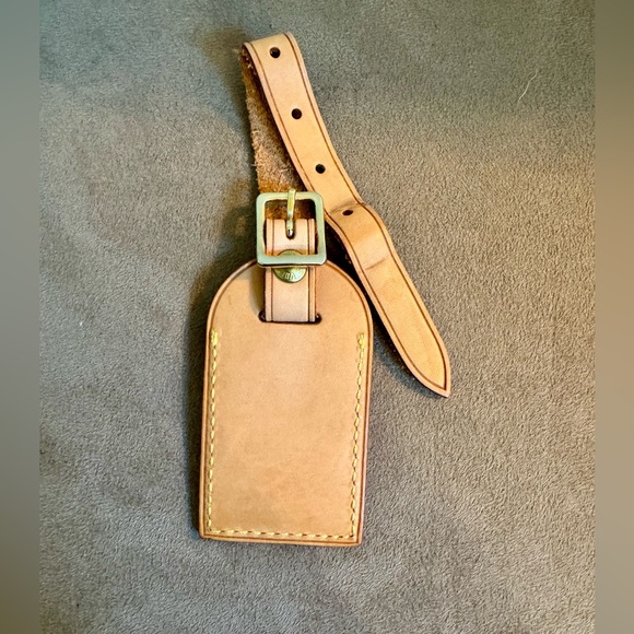 Louis Vuitton luggage tags; purchased at auction in USA. Read ad for details. - Picture 6 of 8